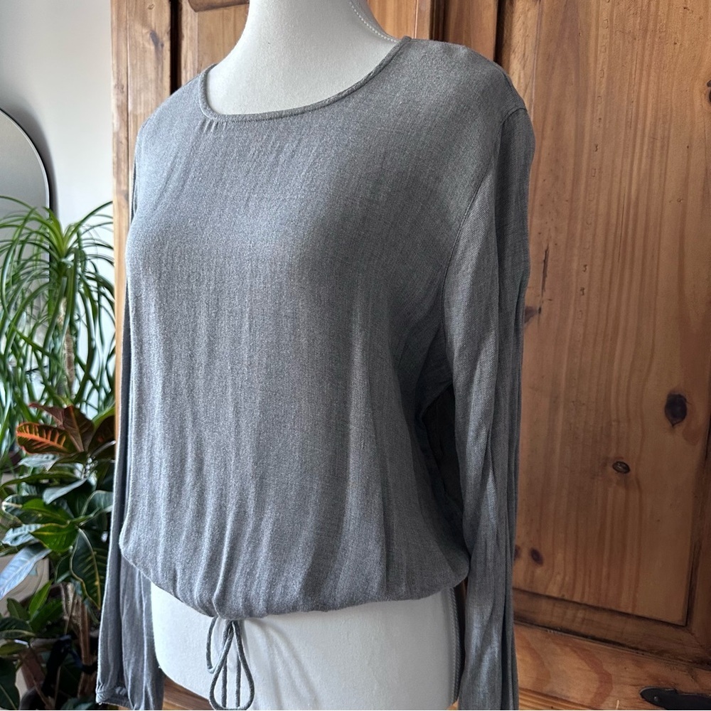 Dynamite Cropped Tie Front Blouse Long Sleeve Gray Casual Lightweight Soft - L